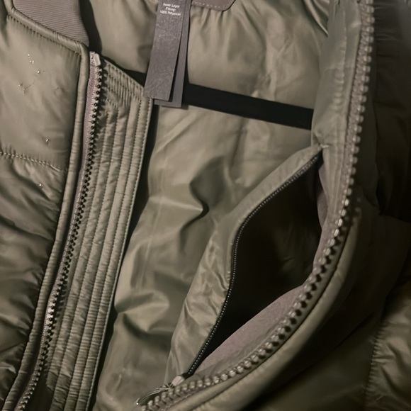 NEW UNISEX Lululemon Insulated Bomber Jacket Medium Olive NWOT - Picture 11 of 13